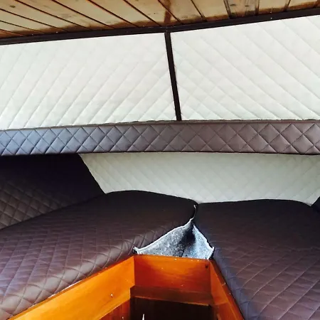 بوتيل *amazing! Mara Designer Boat Close 2 Amsterdam* *