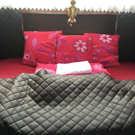 *amazing! Mara Designer Boat Close 2 Amsterdam* بوتيل آلسمير