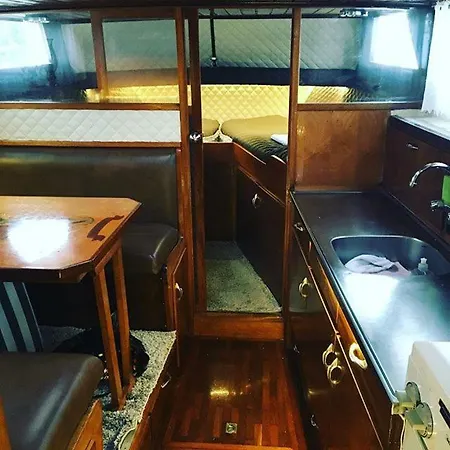 *amazing! Mara Designer Boat Close 2 Amsterdam* بوتيل آلسمير